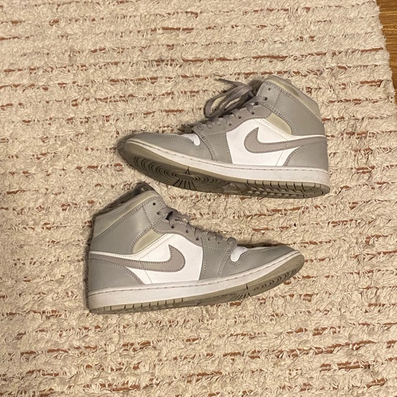 Air Jordan 1 Mid 'Linen' - size US M 7.5 / W 9 - Picture 4 of 12